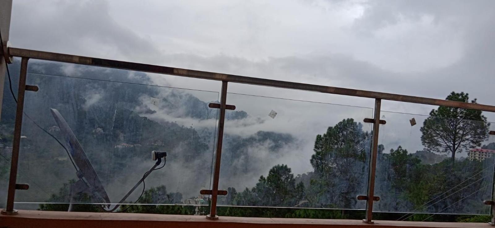 Mystic Forest View Kasauli I Serviced Villa I Best Seller I Vacations I Family Events I Open Air Lawn I Sky Bonfire I Kasauli By Exotic Stays Экстерьер фото